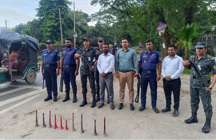 ঝিনাইদহে মহাসড়কে ভ্রাম্যমাণ আদালতের অভিযান, ২০ যানবাহনকে জরিমানা